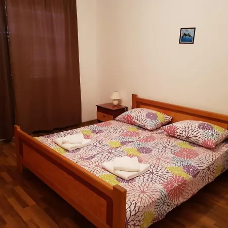 Mali Ante Apartment *