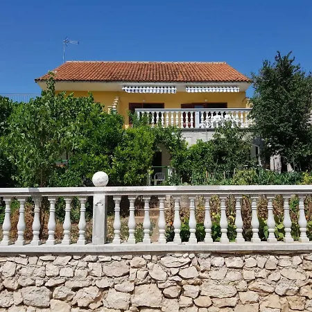 Apartment Mali Ante *