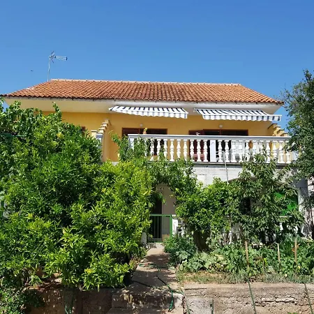 Apartment Mali Ante