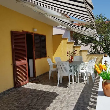 Apartment Mali Ante